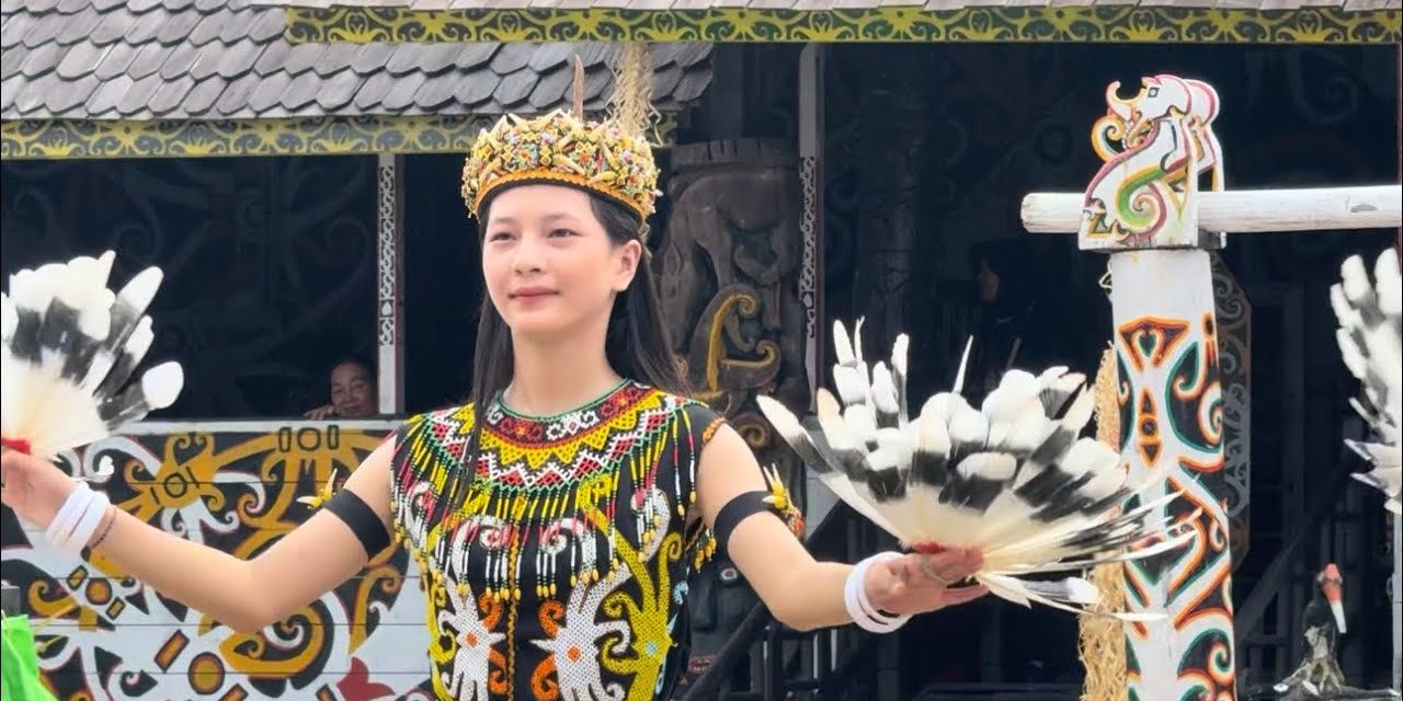 Suku Dayak Merupakan Salah Satu Suku Yang Di Kenal Ramah