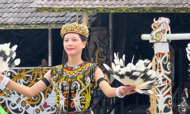 Suku Dayak Merupakan Salah Satu Suku Yang Di Kenal Ramah