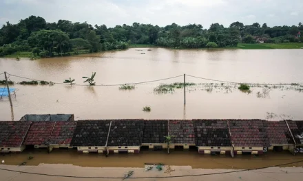 Hujan Tiga Hari, Taman Cikande Dikepung Banjir Hingga 2 Meter