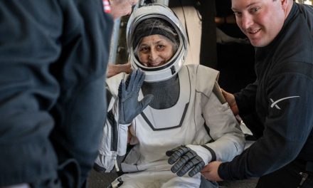 Akhir Sebuah Era: Sunita Williams Pensiun Usai Cetak Rekor 608 Hari di Luar Angkasa