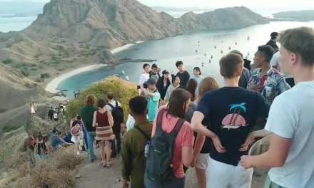 Taman Nasional Komodo Diserbu Ratusan Ribu Wisatawan, Wisman Tak Terbendung