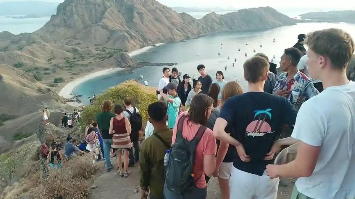 Wisatawan Taman Nasional Komodo