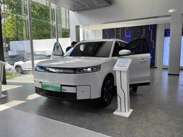 Berani Tahan Harga! Jaecoo J5 EV 2026 Dijual di Bawah Rp 300 Juta