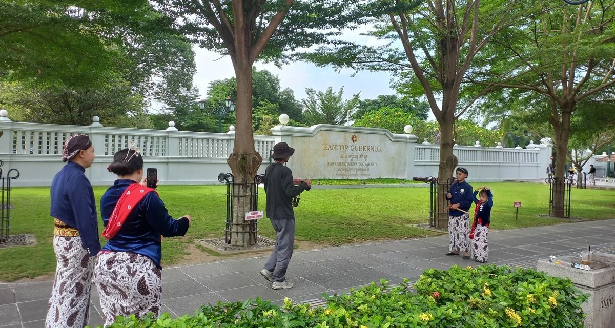 Jogja Kembali Bikin Heboh, Foto Busana Adat Jawa Jadi Tren Baru Wisatawan