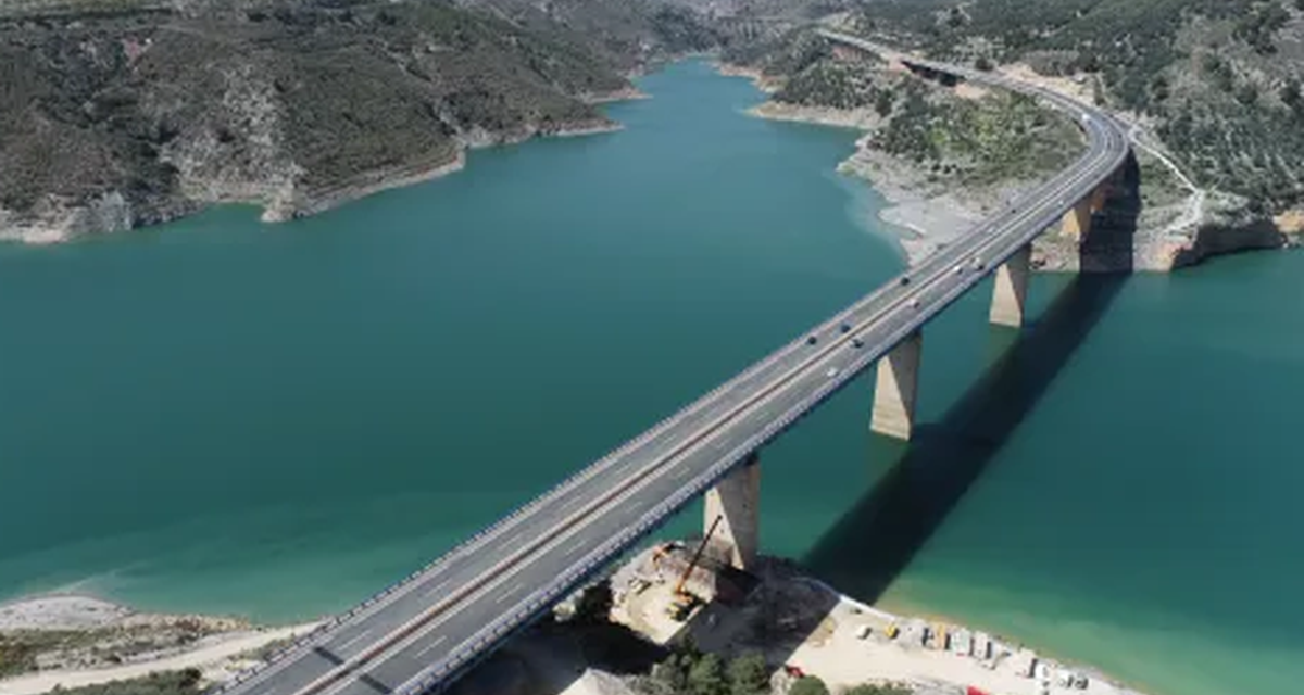 Baru Diperbaiki Rp 582 Miliar, Viaduk Rules di Spanyol Retak Lagi!