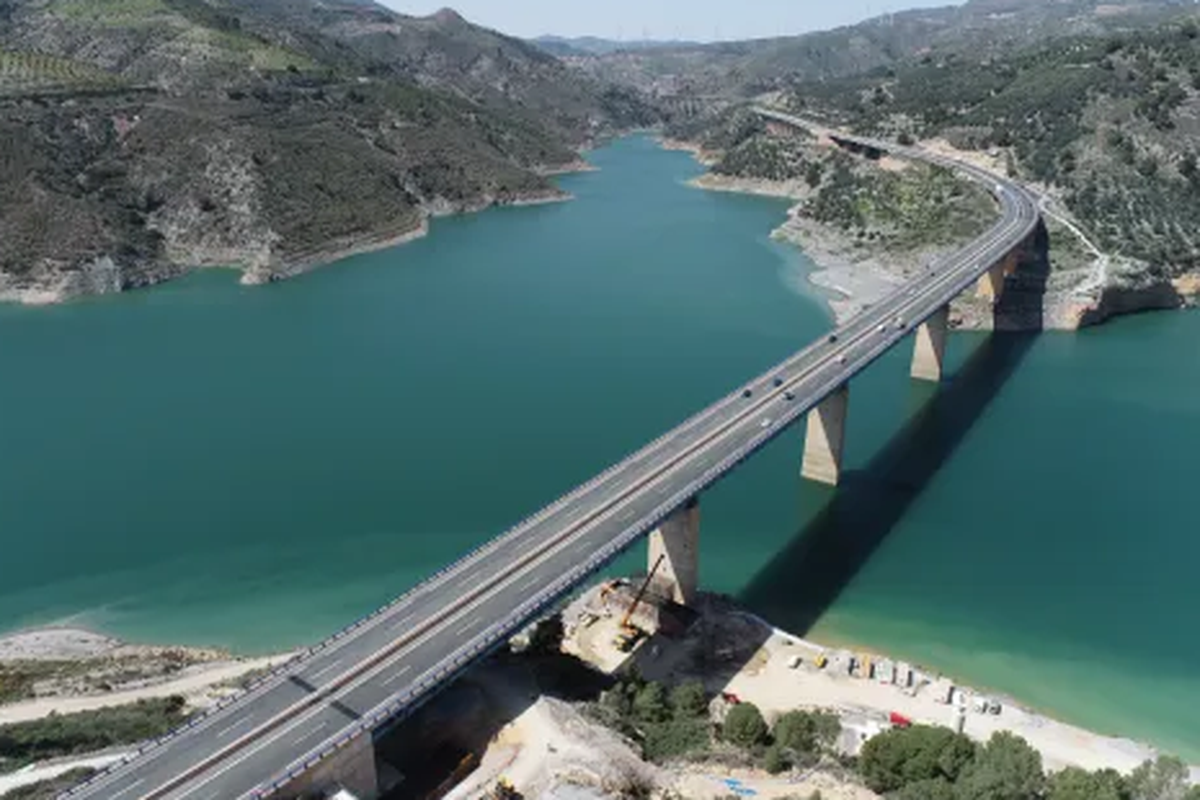 Retakan Viaduk Rules