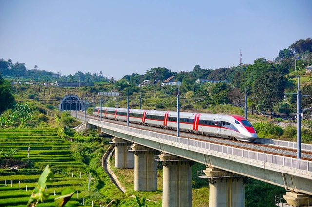 Kabar Gembira! Jadwal Kereta Cepat Whoosh Kembali Normal Mulai 14 Maret