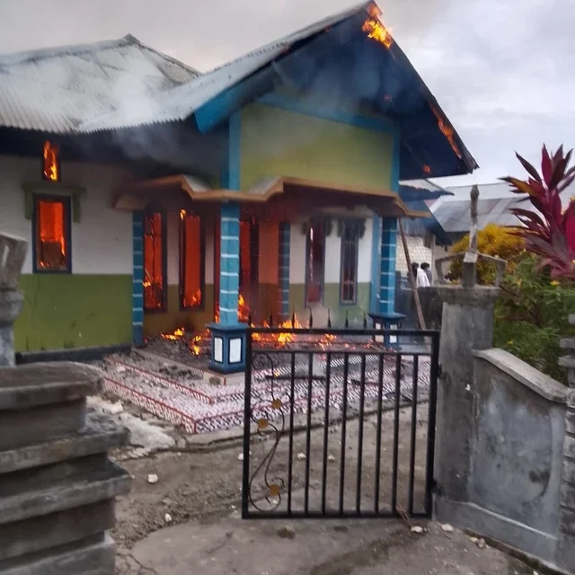 Bentrokan Maut di Maluku Tenggara, Satu Tewas dan Rumah Warga Terbakar