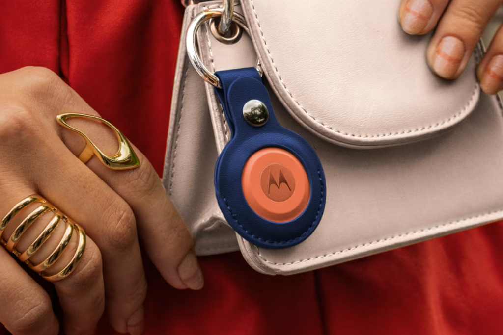 Motorola Moto Tag 2 pelacak barang Android dengan teknologi UWB dan baterai tahan hingga 500 hari