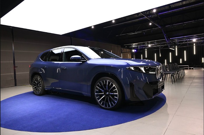 BMW iX3 Terbaru Tampil Canggih dengan Jarak Tempuh 805 Km
