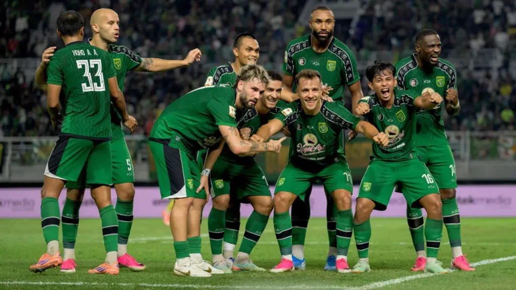 Persebaya Surabaya merayakan kemenangan atas Arema FC dan memastikan tiket ke final Piala Presiden 2026.