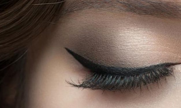 Rahasia Eyeliner Microlining agar Mata Tampak Lebih Besar