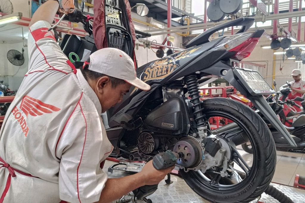 Pemeriksaan CVT motor matik untuk mengatasi bunyi gredek dan berdecit