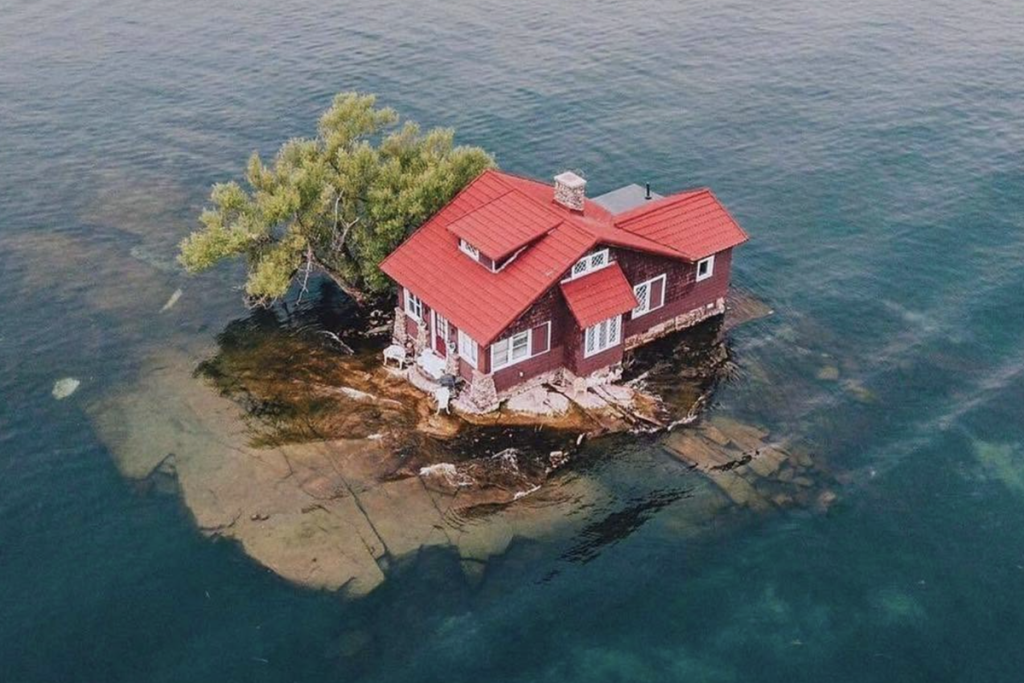 Just Room Enough pulau mungil dengan satu rumah dan satu pohon di Sungai Saint Lawrence New York
