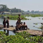 Puluhan Tahun Naik Rakit ke Sekolah, Siswa Bandung Barat Berharap Jembatan Dibangun